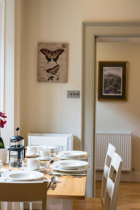 Self Catering , City Centre Apartment With Parking エディンバラ エクステリア 写真