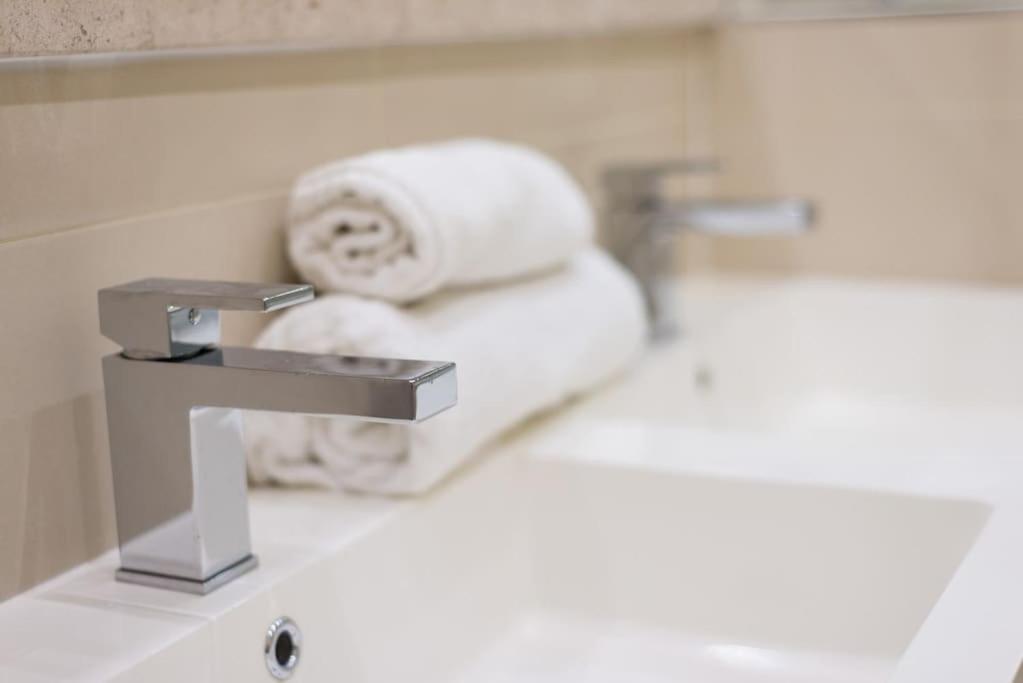 Self Catering , City Centre Apartment With Parking エディンバラ エクステリア 写真