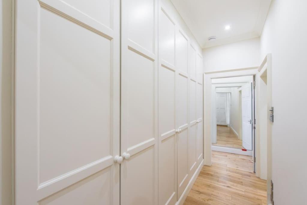 Self Catering , City Centre Apartment With Parking エディンバラ エクステリア 写真