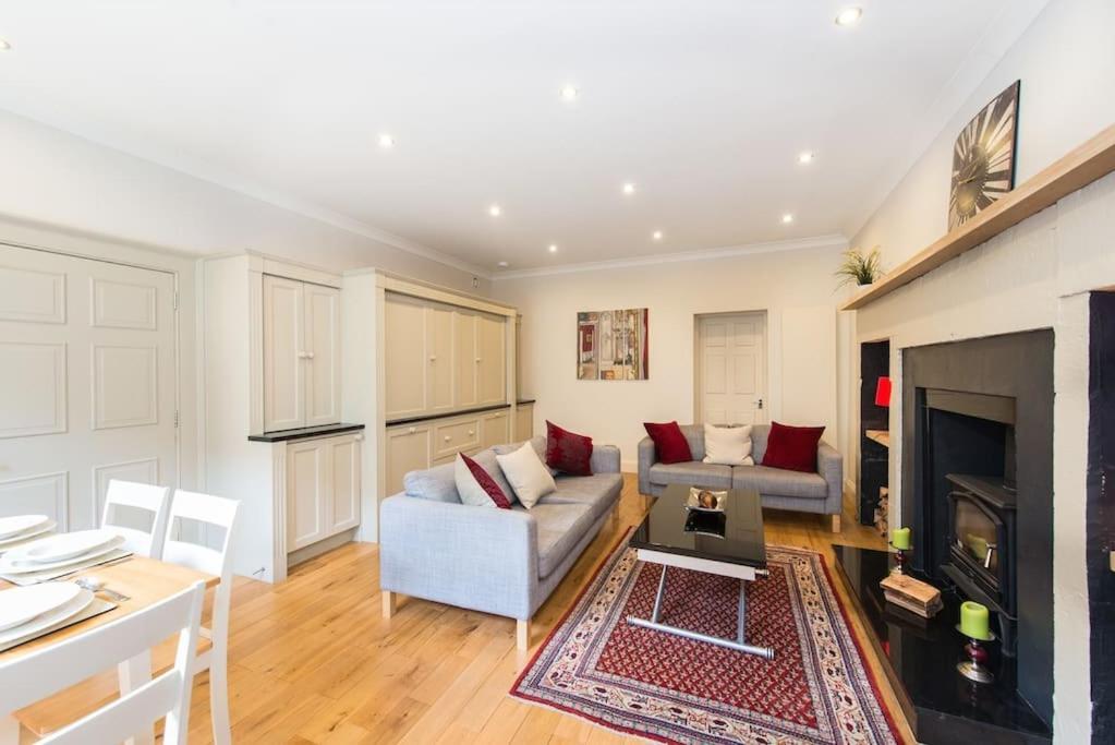 Self Catering , City Centre Apartment With Parking エディンバラ エクステリア 写真