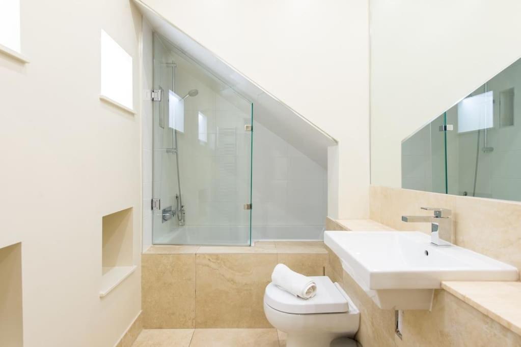Self Catering , City Centre Apartment With Parking エディンバラ エクステリア 写真