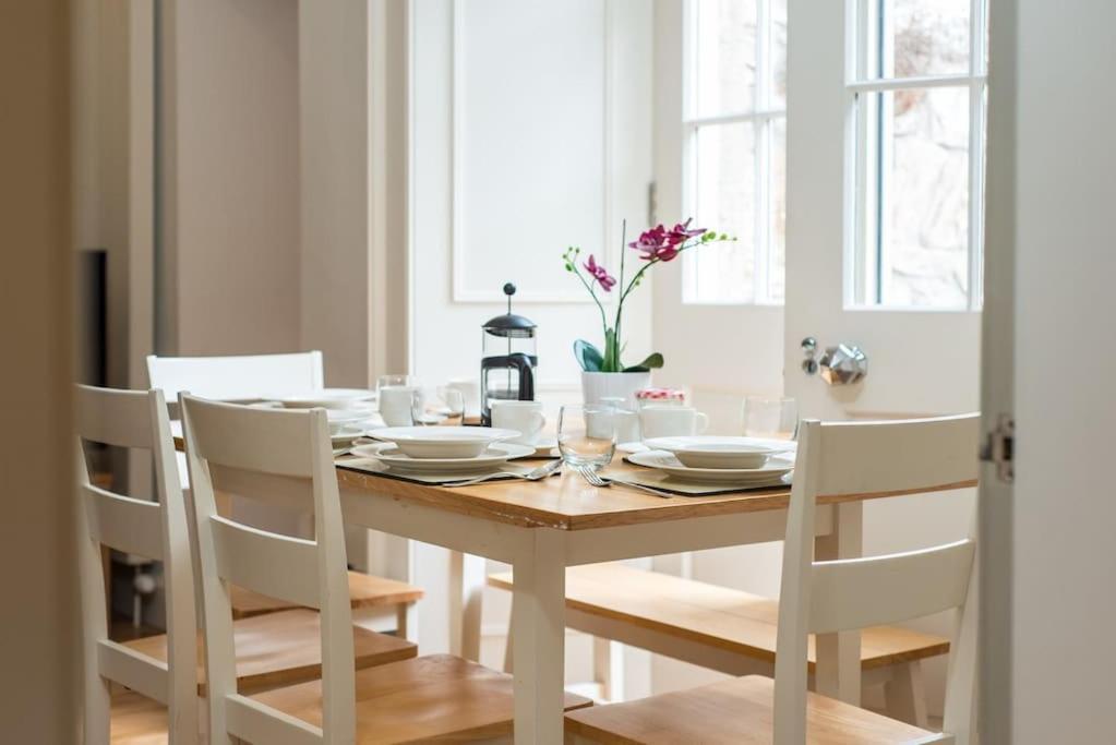 Self Catering , City Centre Apartment With Parking エディンバラ エクステリア 写真