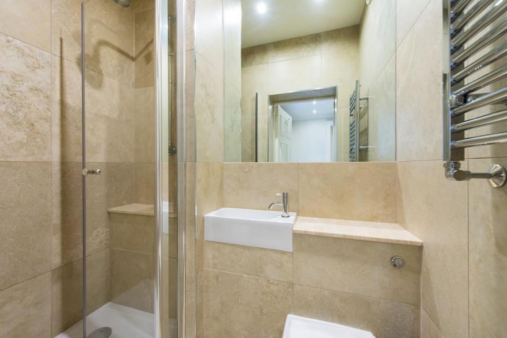 Self Catering , City Centre Apartment With Parking エディンバラ エクステリア 写真